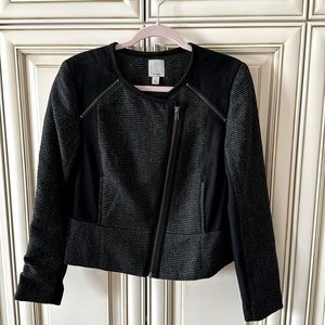 Women top, size M.